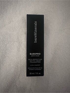 NWT BareMinerals BAREPRO Matte Liquid Foundation - Light 27 Cool (Peachy Beige)